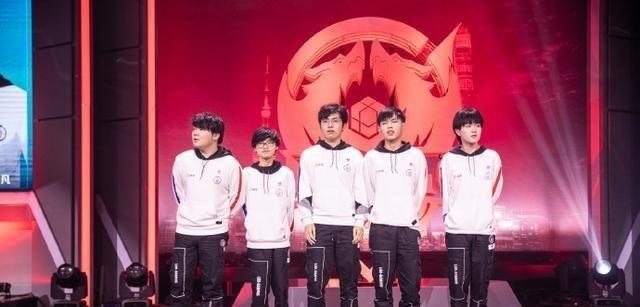 他用后撤步 他用后撤步